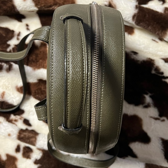 Pre loved olive Coach backpack - Picture 6 of 10